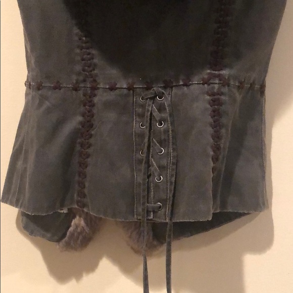 Vest - Picture 3 of 4
